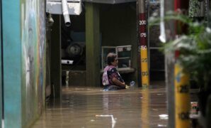 077892200_1719911410-20240702-Banjir_Kebon_Pala-MER_1