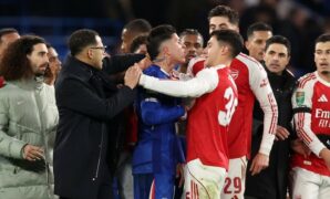 enzo-fernandez-martin-zubimendi-chelsea-vs-arsenal-piala-liga-inggris-carabao-cup-semifinal-piala-liga-inggris-1768438095966_169