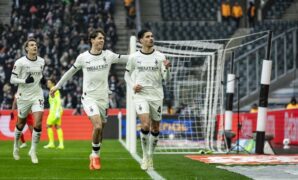 kevin-diks-borussia-moenchengladbach-vs-augsburg-bundesliga-liga-jerman-1768147990065_169