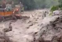 073784300_1766247173-banjir_bandang