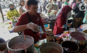 083671100_1710334470-20240313-Pasar_Takjil_Benhil-HER_6 (1)