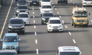 099909200_1671541995-291_Ribu_Kendaraan_Tinggalkan_Jakarta_Jelang_Libur_Nataru-merdeka-4