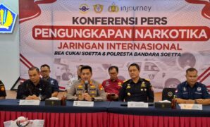 000363400_1774608022-Polisi_mengungkapkan_modus_baru_penyelundupan_narkoba_yang_dilakukan_WN_China