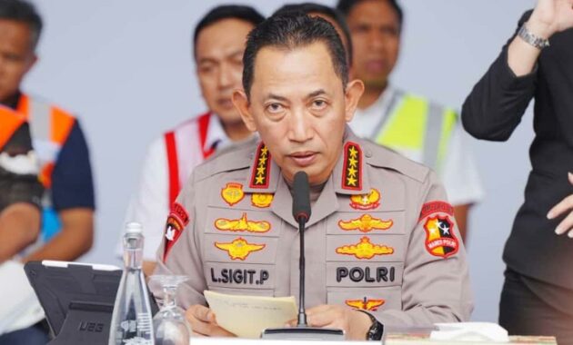 006889800_1762572152-Kapolri