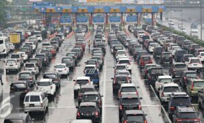068871900_1462434072-20160505--Kemacetan-Mengular-di-Tol-Cibubur-Jakarta--Immanuel-Antonius-01