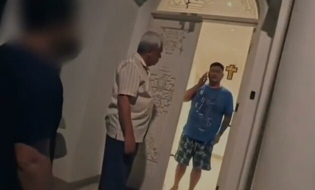 084750700_1774440477-White_Rabbit