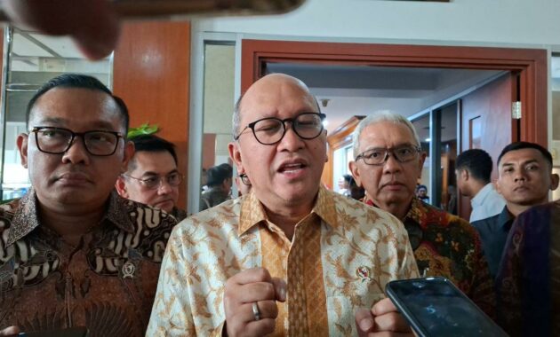 010210000_1776070274-Menteri_Investasi_dan_HilirisasiKepala_Badan_Koordinasi_Penanaman_Modal__BKPM___Rosan_Roeslani-13_April_2026c