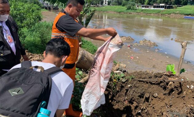 078929000_1776057103-Ikan_Dikubur