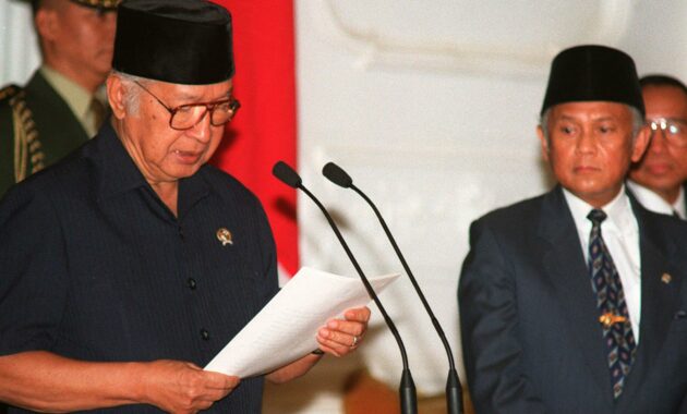 007124000_1526868378-20180520-Refleksi-20-Tahun-Reformasi-dalam-Jepretan-Kamera-AFP-4