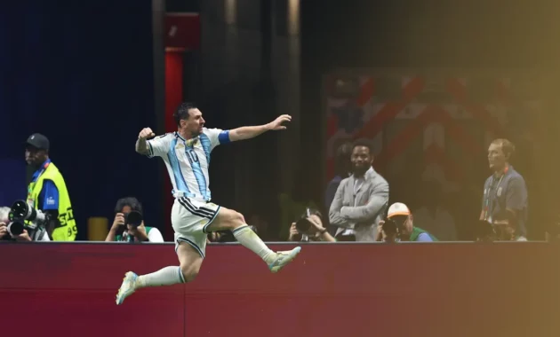064848900_1783478396-Argentina_s_Lionel_Messi_celebrates