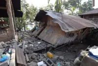 016770900_1787438284-Rumah_rusak_akibat_gempa_NTT